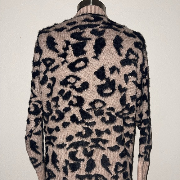 Dreamers by Debut Leopard Cheetah Print Cardigan Sweater - Picture 9 of 12